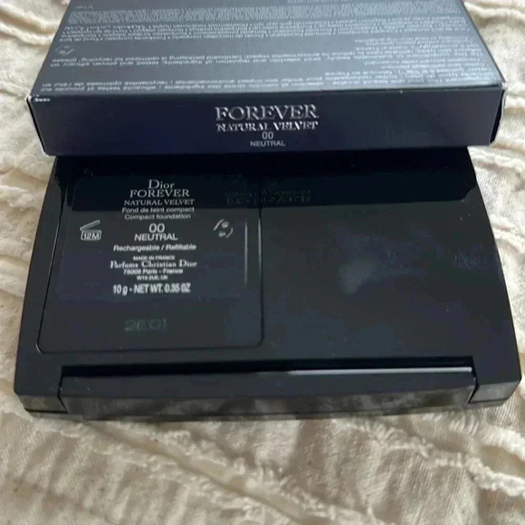 DIOR Forever natural Velvet foundation 00 - Picture 3 of 5